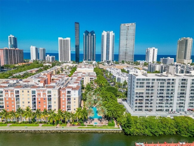 Foto del edificio - 17145 N Bay Rd