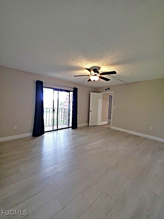 Foto del edificio - 5249 Cedarbend Dr
