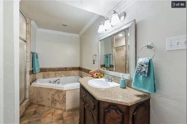 Building Photo - 10566 High Hollows Dr