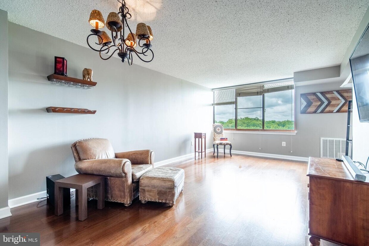 Foto principal - 10101 Grosvenor Pl