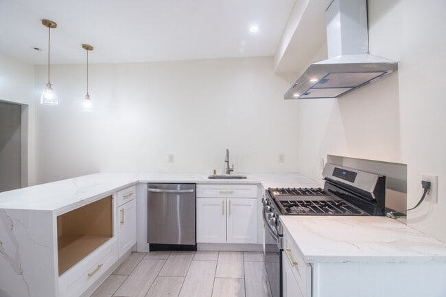 kitchen - 187-189 Littleton Ave