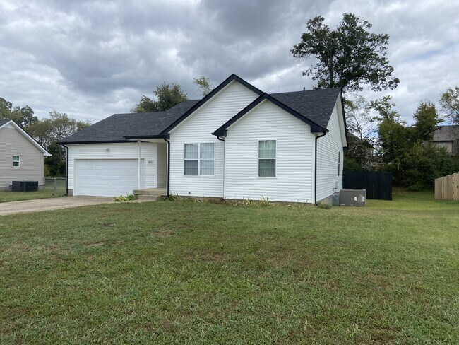 Foto del edificio - 1027 Waterford Cir