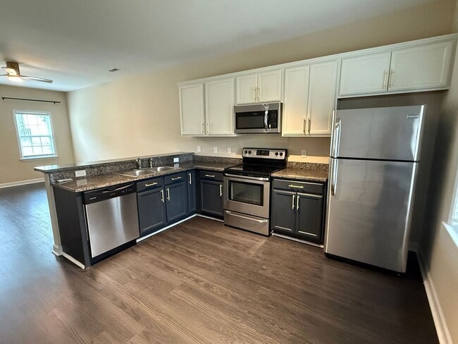 Foto del edificio - Nice 2 bedroom, 2.5 bath Townhouse