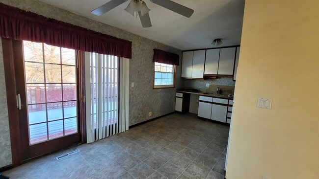 Foto del edificio - 4 bedroom 2 bath home in great SW location!