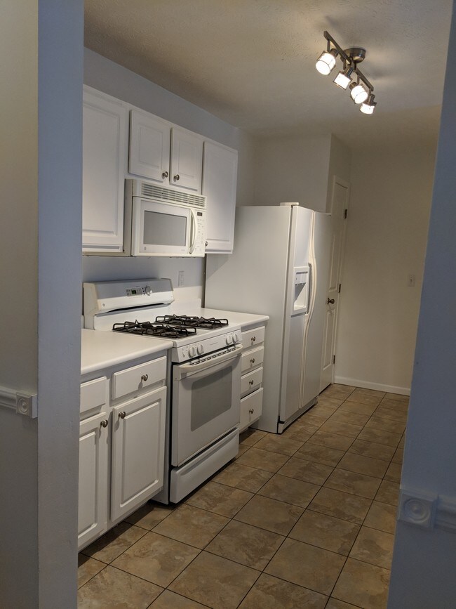 Building Photo - 6071 Brice Park Dr