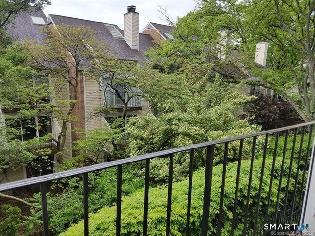 Foto del edificio - 83 Highland Rd