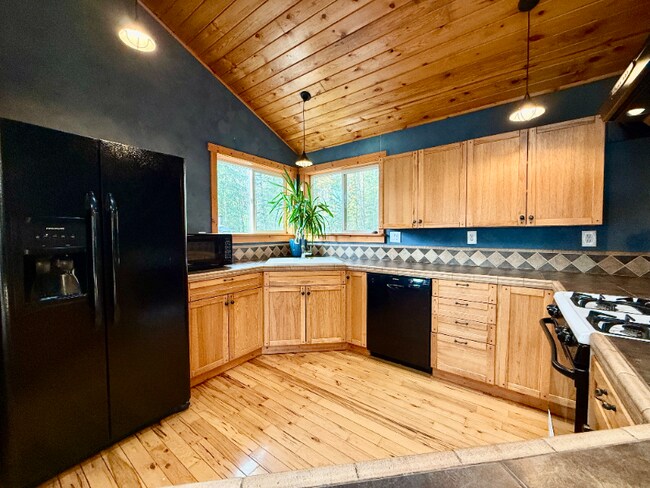 Building Photo - 1611 N Fork Rd