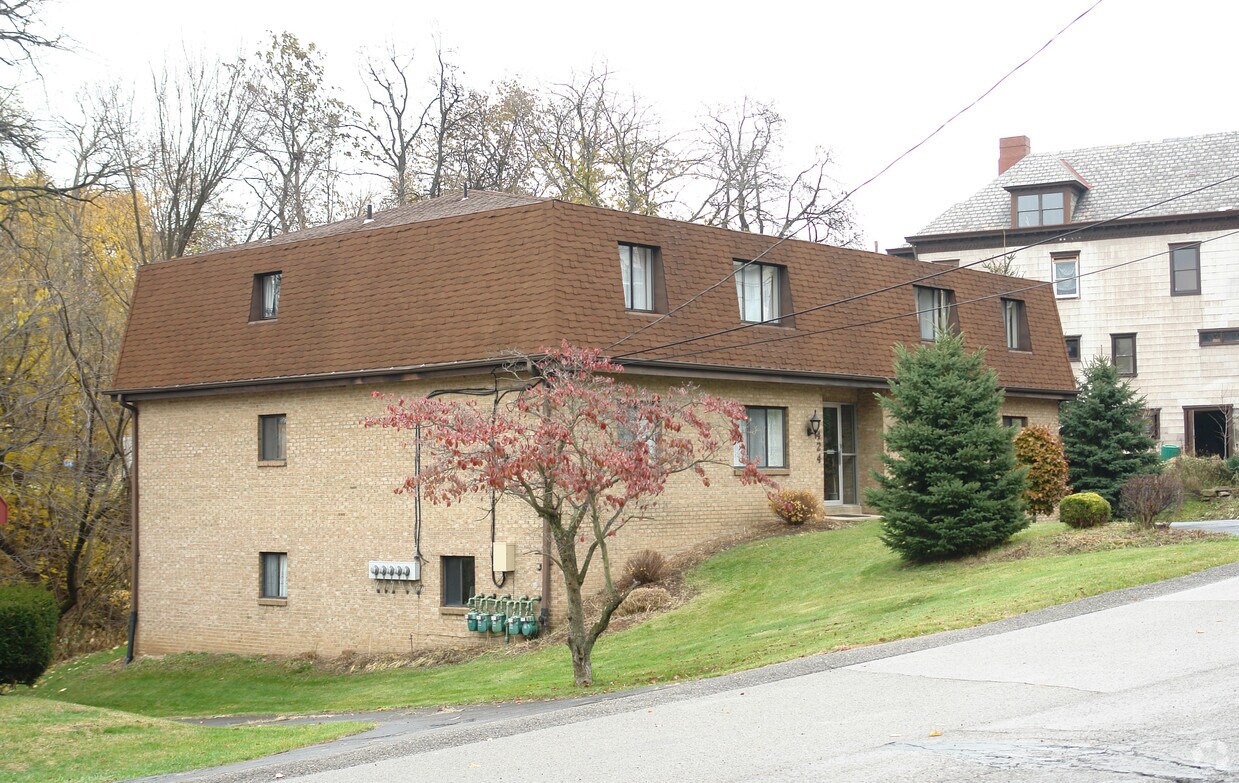 Primary Photo - 424 Center Ave