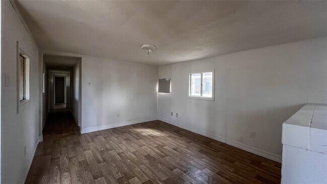 Foto del edificio - 1707 Heaney Dr