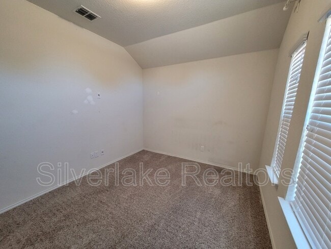 Building Photo - 1285 Alamandine Ave