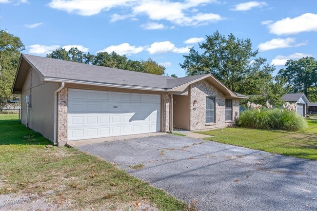 Building Photo - 908 TX-243