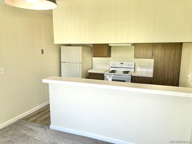 Building Photo - 3219 Midway Dr