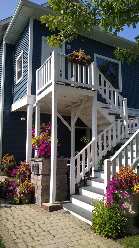 second floor apartment - 326 E Calendar Ave