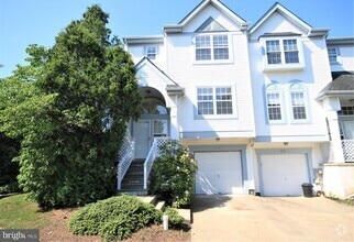 Building Photo - 4000 Quaker Ct