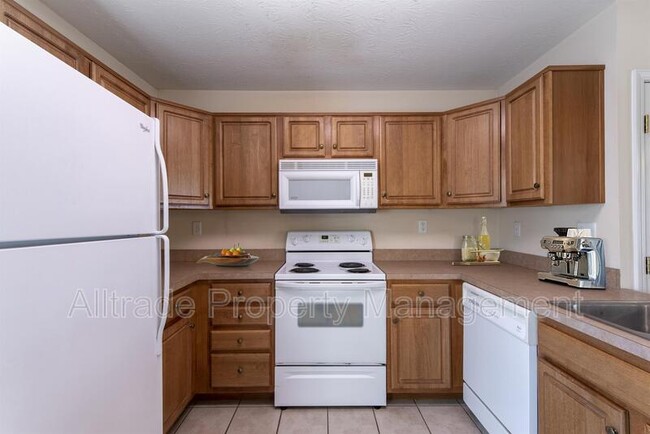 Building Photo - 801 Somerset Ct