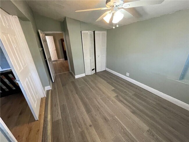 Foto del edificio - 6537 Pines Pkwy