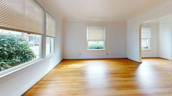 Interior Photo - Oregonian