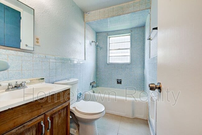 Building Photo - 412 Monroney Dr