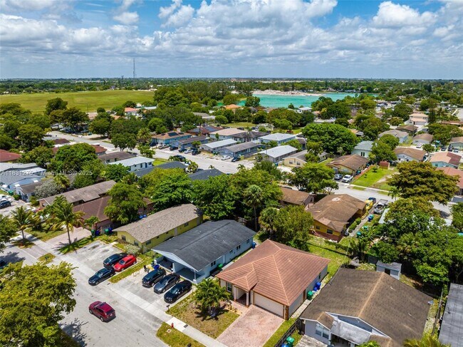 Foto del edificio - 2731 NW 14th St