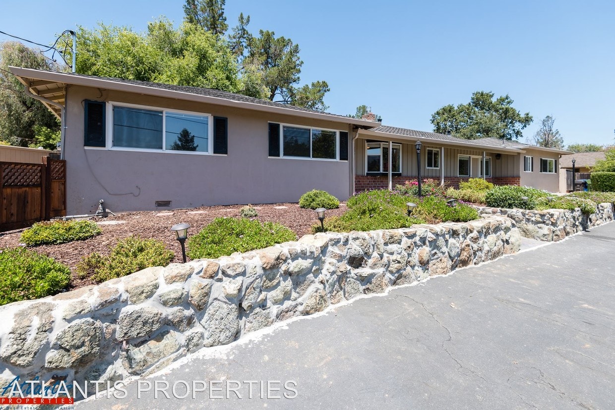 Primary Photo - 15611 Kavin Ln