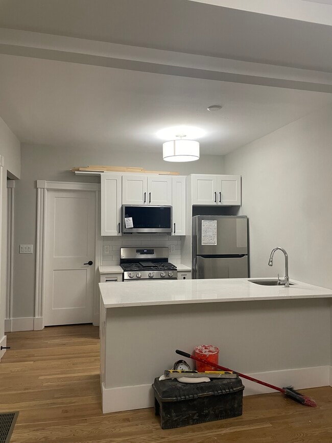 Building Photo - 68 L St