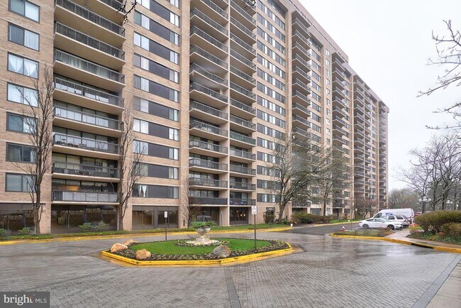 Foto del edificio - 3713 S George Mason Dr