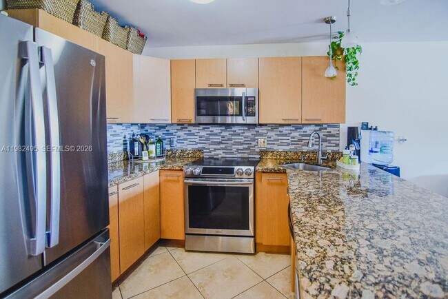 Building Photo - 3000 NE 5th Terrace