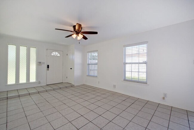 Building Photo - 1006 Glazier Cir