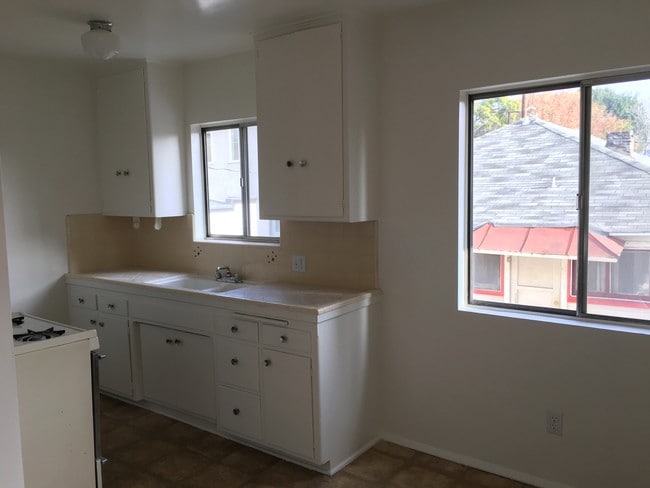 Building Photo - 1601 Maltman Ave