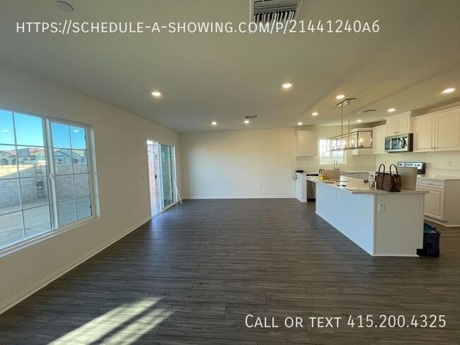 Building Photo - Gorgeous Brand New built - 3 bedroom & 2 b...