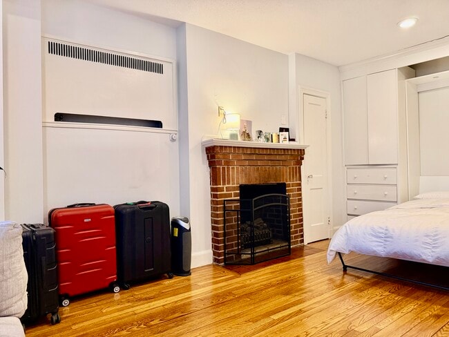 Building Photo - 354 Beacon St