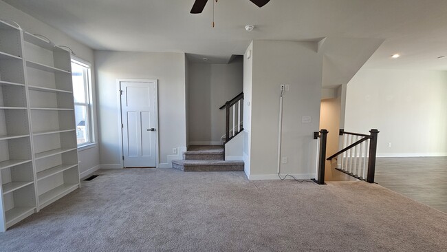 Building Photo - 549 Westport St