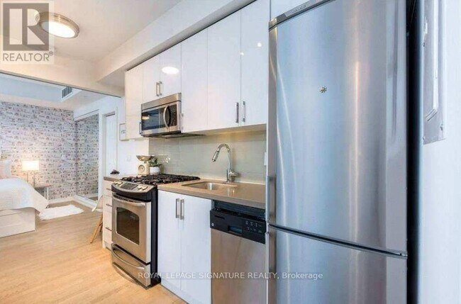 Photo du bâtiment - 150 Broadview Ave
