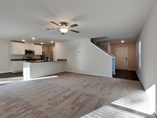 Building Photo - 2118 Southlea Dr