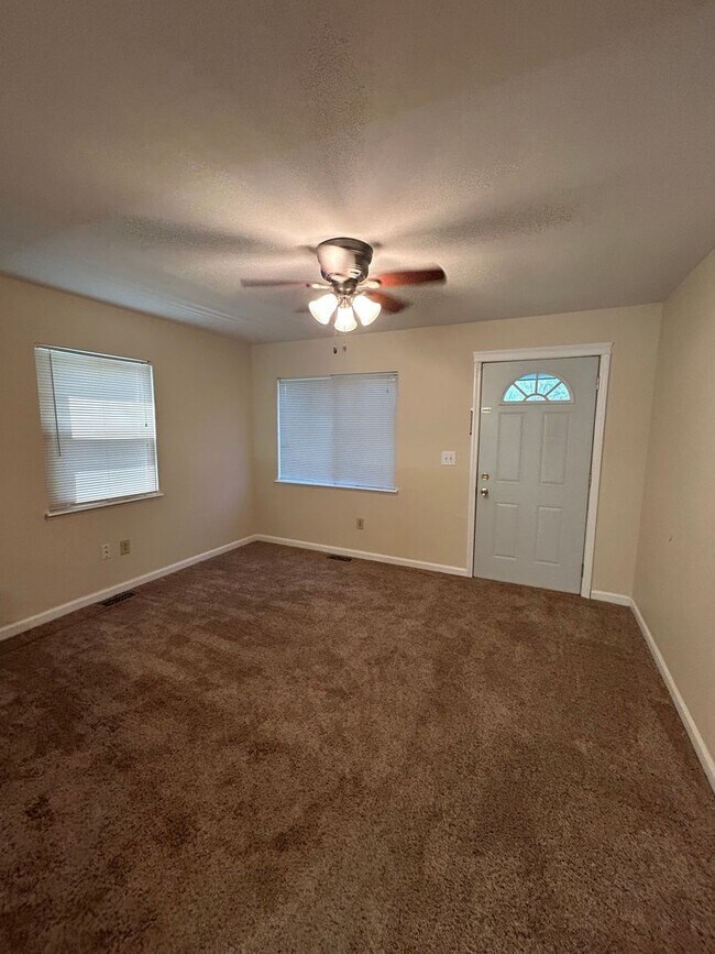 Building Photo - Cozy Ranch Style Home on Large Lot