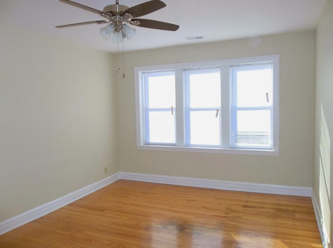 Bedroom - 3510 W Dickens Ave