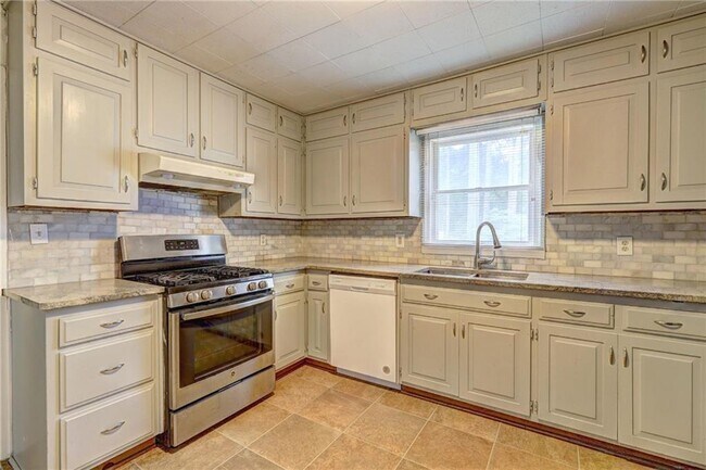 Building Photo - 3274 Harris Dr