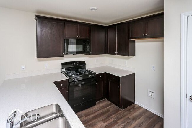 Foto del edificio - 4101 Wintergreen Dr