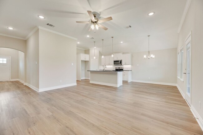 Foto del edificio - Contemporary Comfort Awaits in Greenville, TX