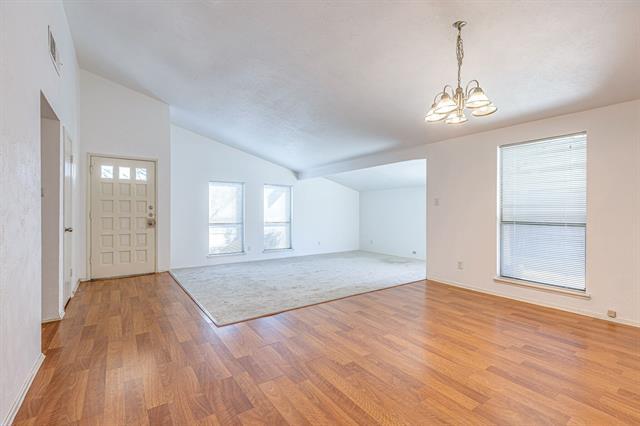 Foto del edificio - 3121 Grapevine Ln