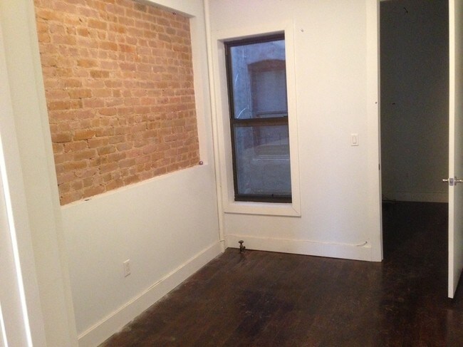 Building Photo - 1404 Putnam Ave