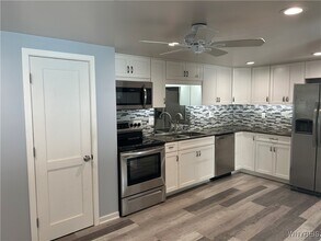 Building Photo - 186 Peppertree Dr