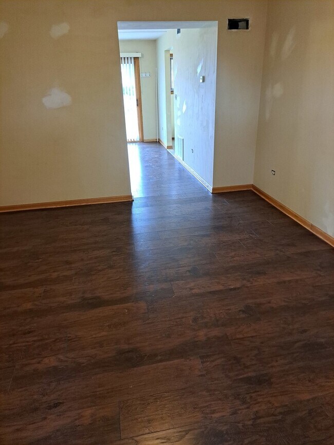 Foto del edificio - 10700 S Roberts Rd