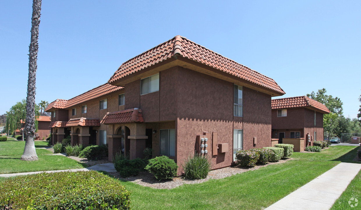 Building Photo - Carlton Country Club Villas Apartments