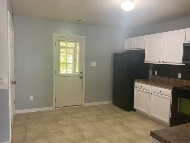 Building Photo - 27 E Doris Ave