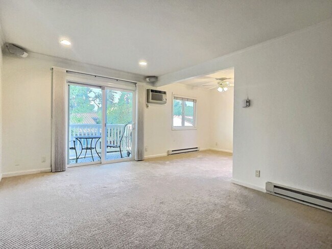 Building Photo - 2BD/2BA Top Floor Condo in Prime Campbell ...