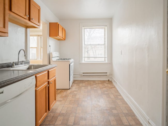 Foto del edificio - 2431 W Montrose Ave