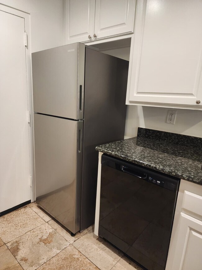 Foto del edificio - 5339 Newcastle Ave