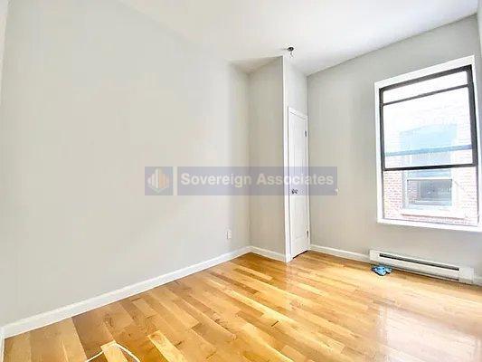 Building Photo - 320 Manhattan Avenue