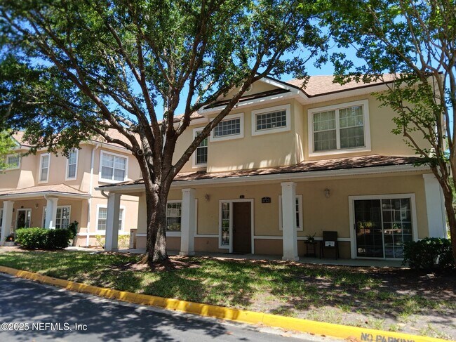 Foto del edificio - 1723 Forest Lake Cir W